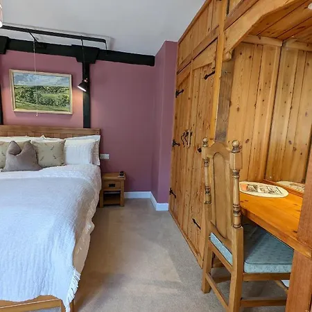 Whittakers Barn Farm *